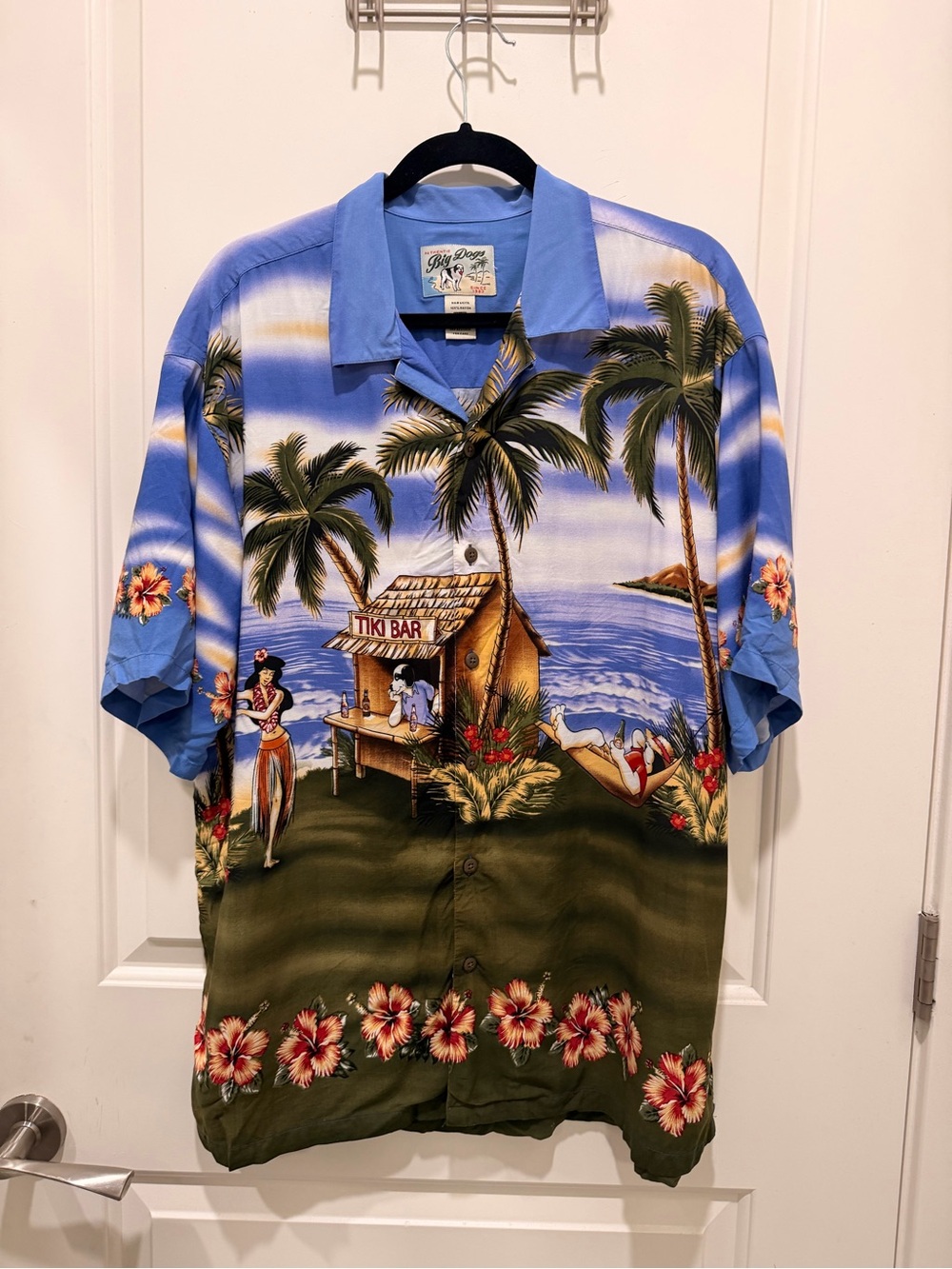 Big Dogs Tiki Bar Hawaiian Shirt Size Large Blue Rayon
Aloha Beach